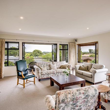 Busby Hill Villa - Havelock North Holiday Home Bagian luar foto