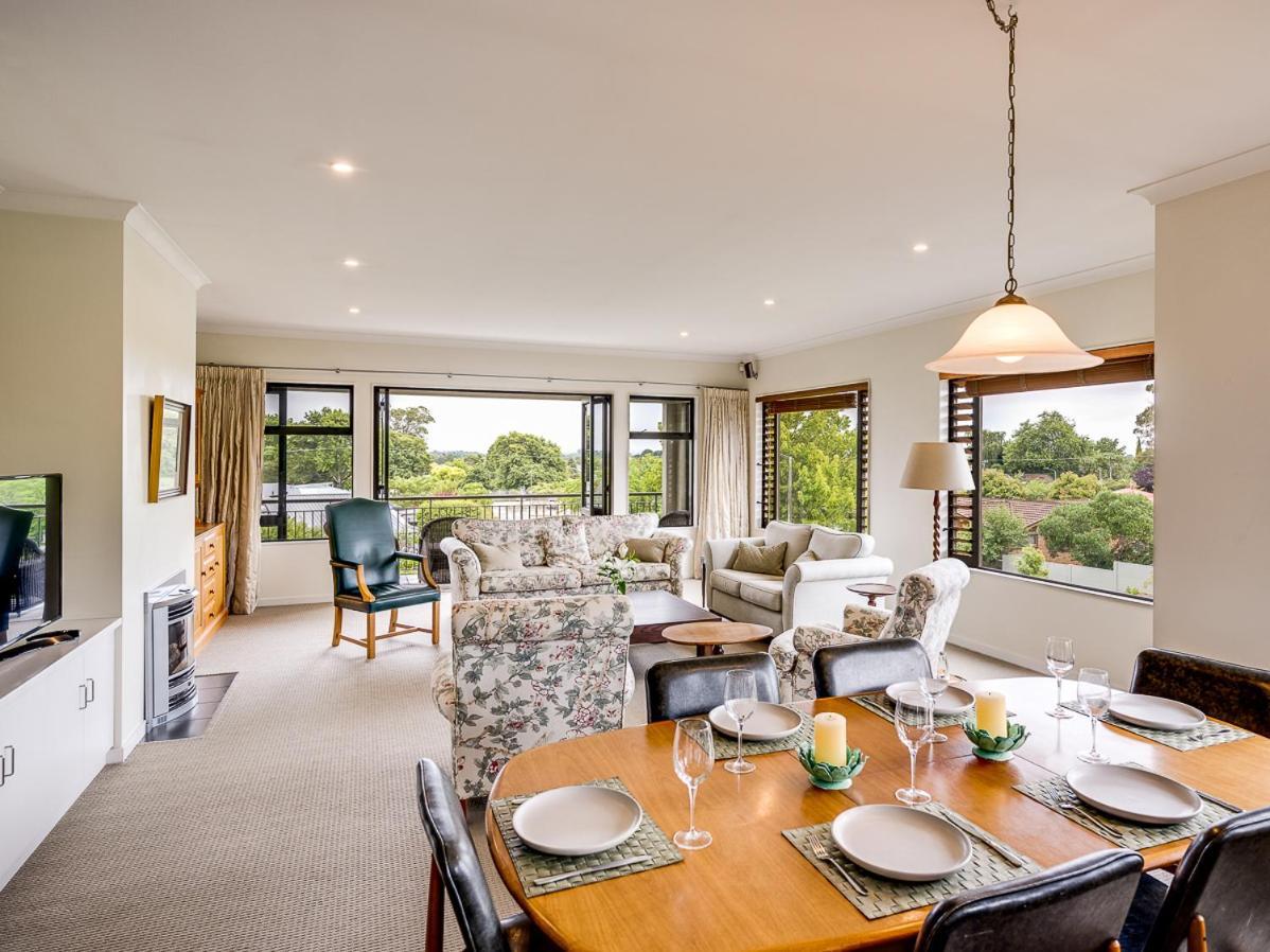 Busby Hill Villa - Havelock North Holiday Home Bagian luar foto