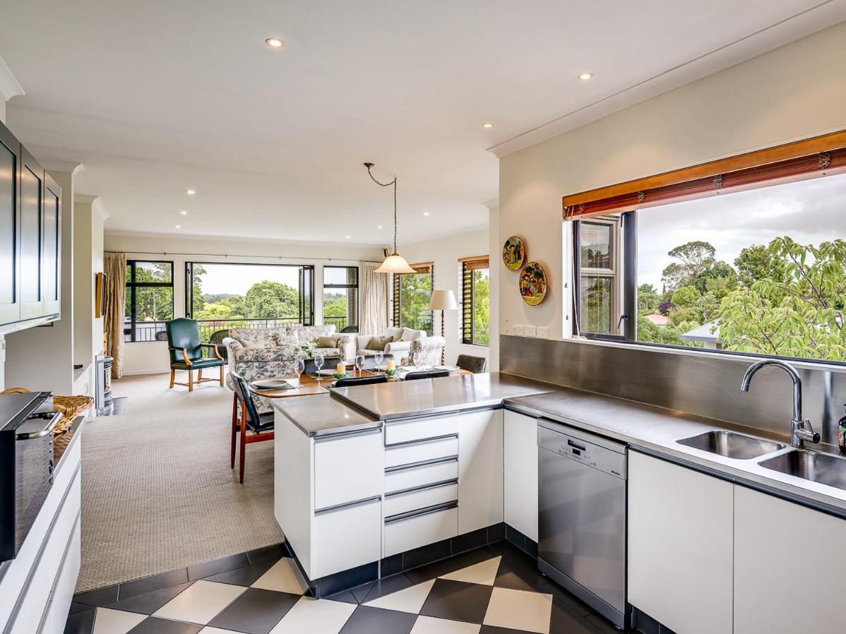 Busby Hill Villa - Havelock North Holiday Home Bagian luar foto