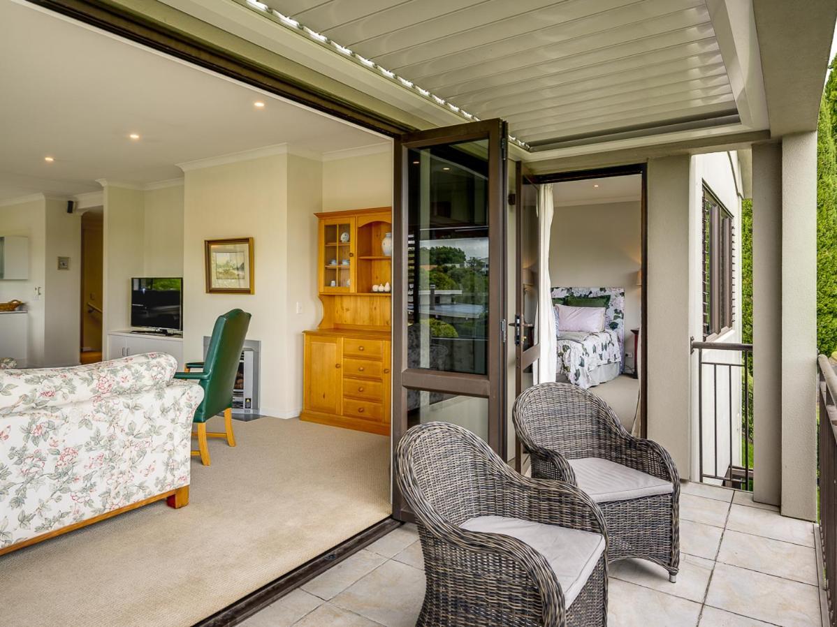 Busby Hill Villa - Havelock North Holiday Home Bagian luar foto