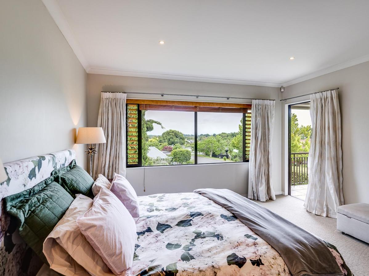 Busby Hill Villa - Havelock North Holiday Home Bagian luar foto