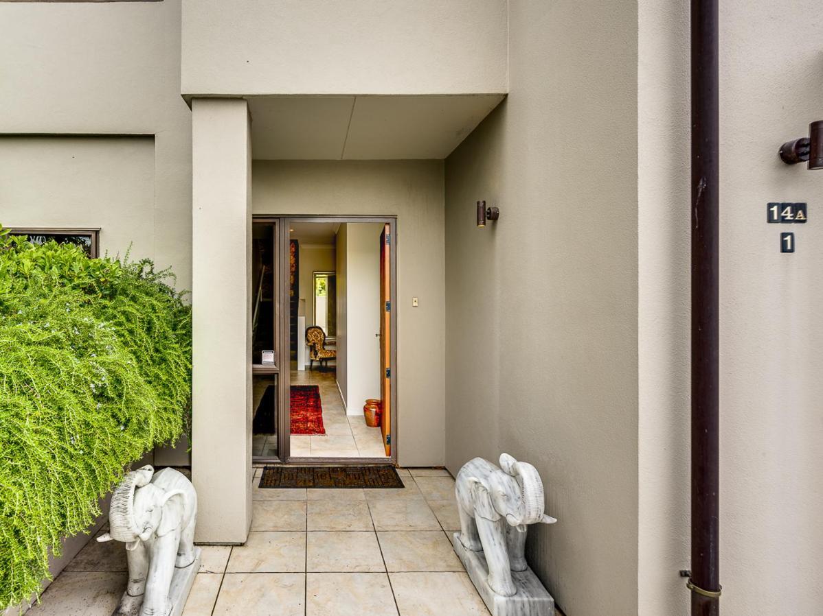 Busby Hill Villa - Havelock North Holiday Home Bagian luar foto