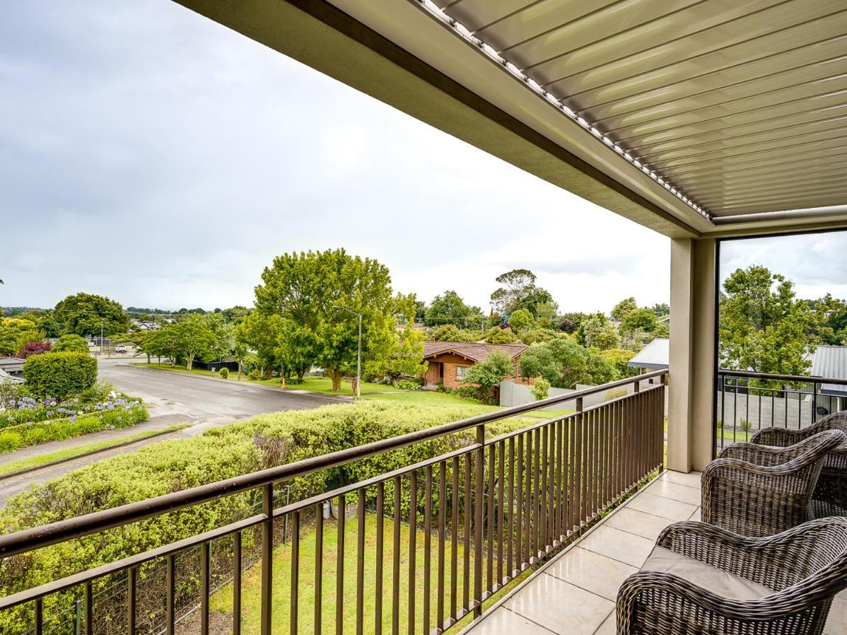 Busby Hill Villa - Havelock North Holiday Home Bagian luar foto