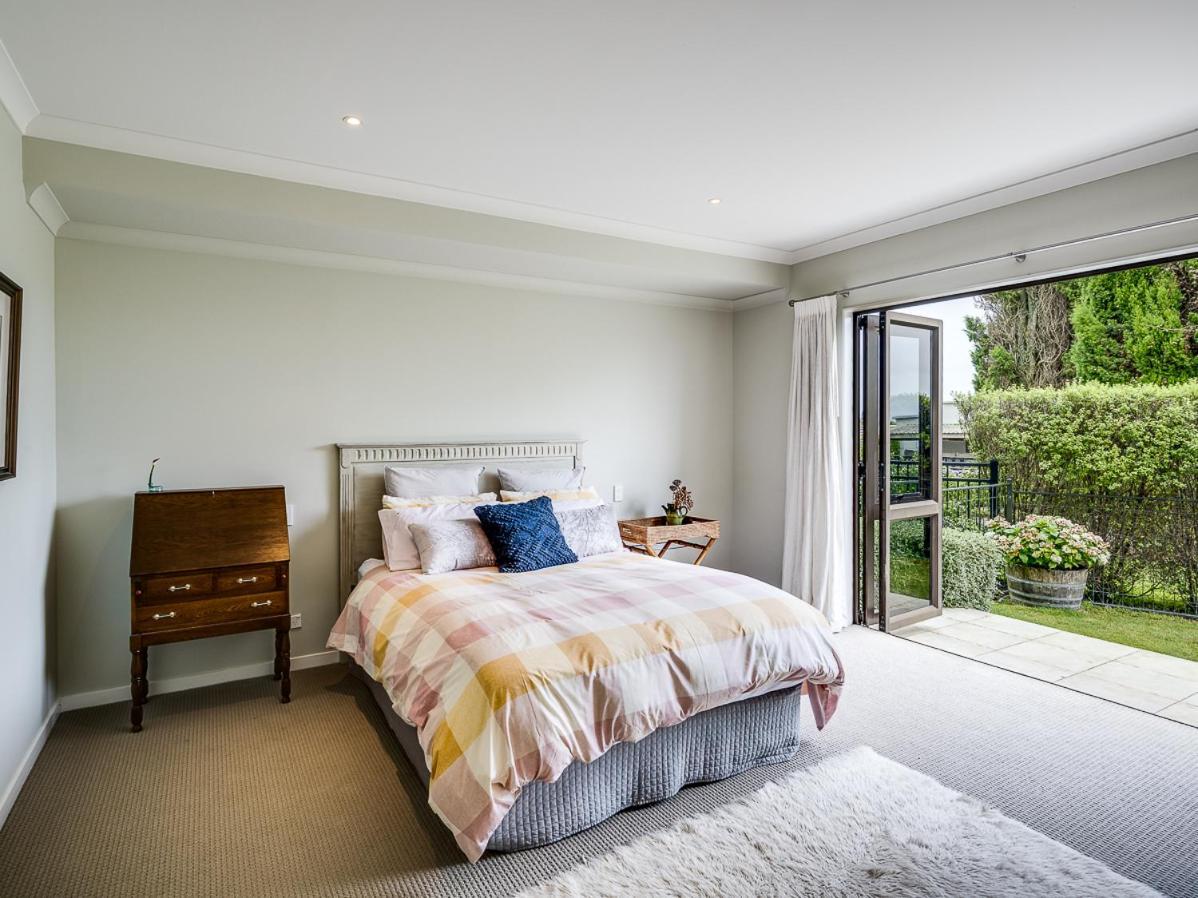 Busby Hill Villa - Havelock North Holiday Home Bagian luar foto